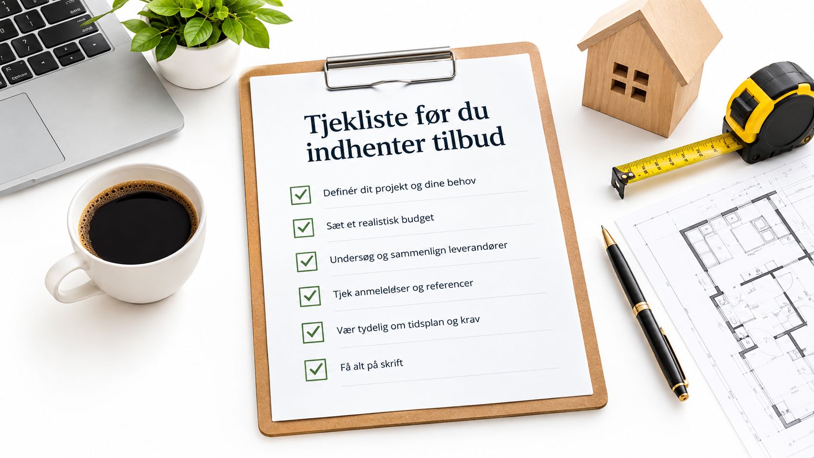 Tjekliste på en udklipsholder om forberedelse før man indhenter tilbud på byggeprojekter eller renovering.